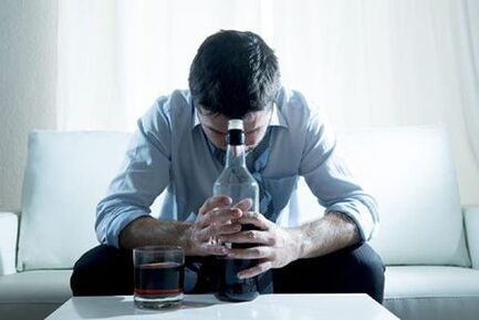 Weeër fir opzehalen alkoholescht Gedrénks