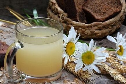 Wéi stoppen Alkohol drénken mat Folk Heilmittel